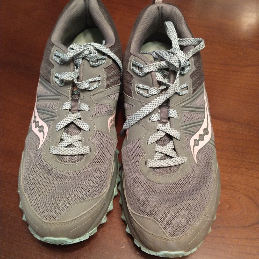 SAUCONY EXCURSION SNEAKERS...EUC